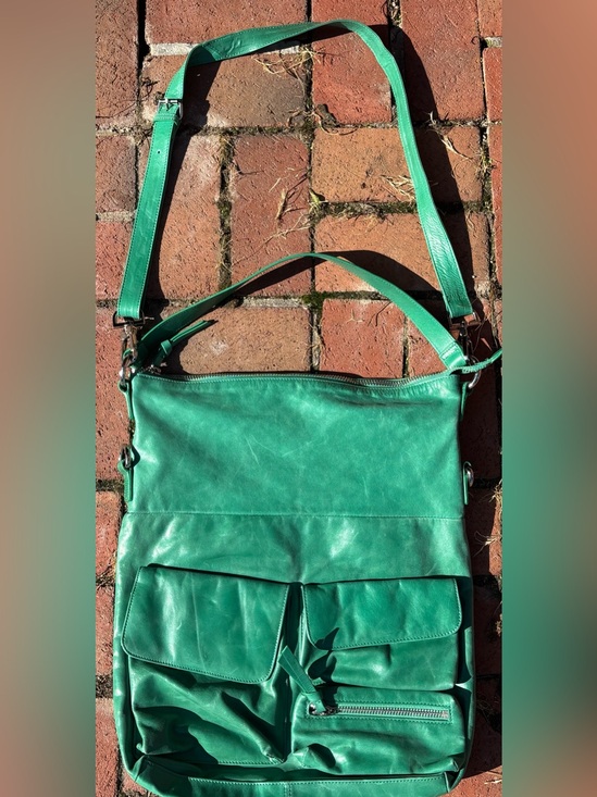 HOBO Handbags - HOBO International Emerald Green Leather Crossbody Shoulder Slouch Bag EUC